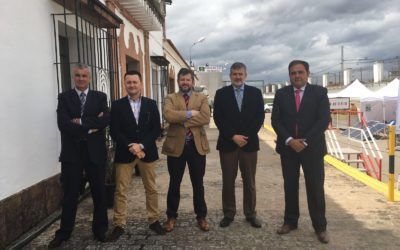 García de la Cruz visita la Feria del Olivo de Montoro