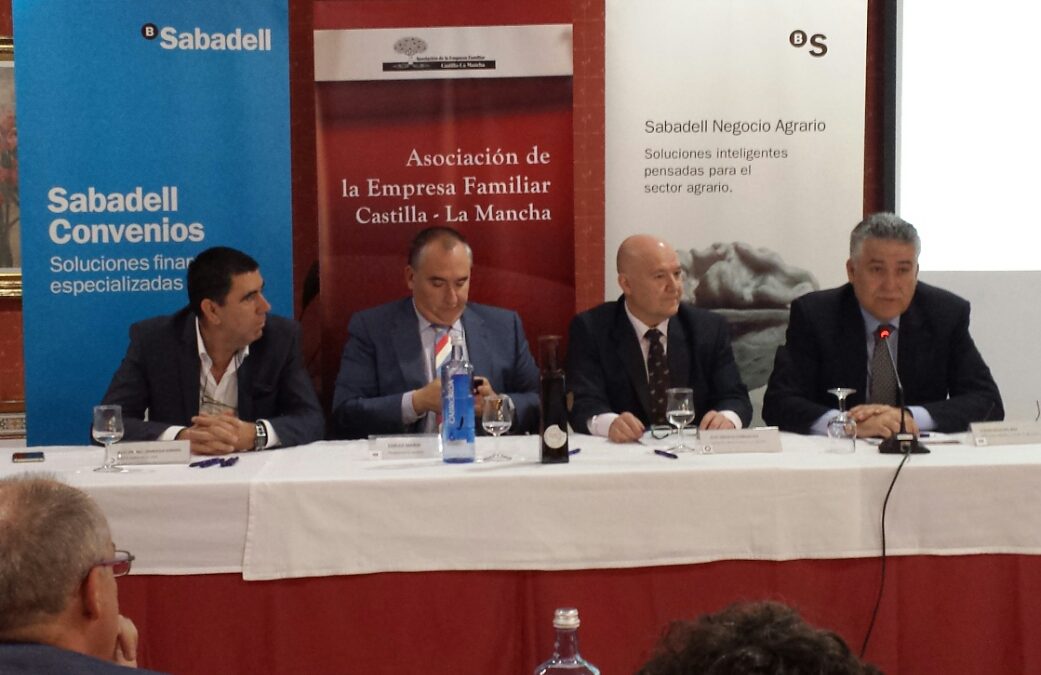 García de la Cruz in the Agro-food  meeting of AEFCM (Castilla- La Mancha Family Business  Association)